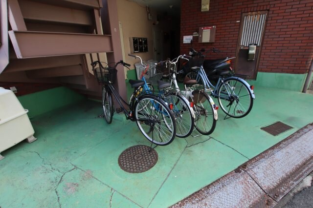 物件内観写真4　(駐輪場)