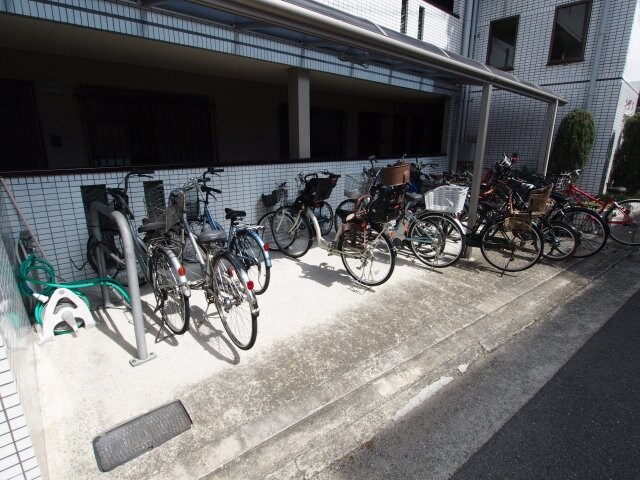 物件内観写真4　(駐輪場)