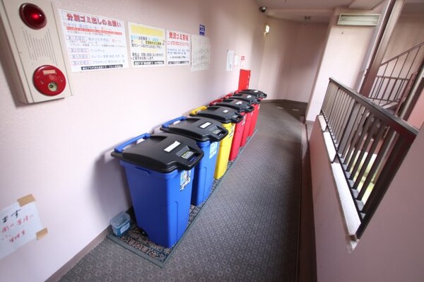 建物設備(敷地内ゴミ置き場)