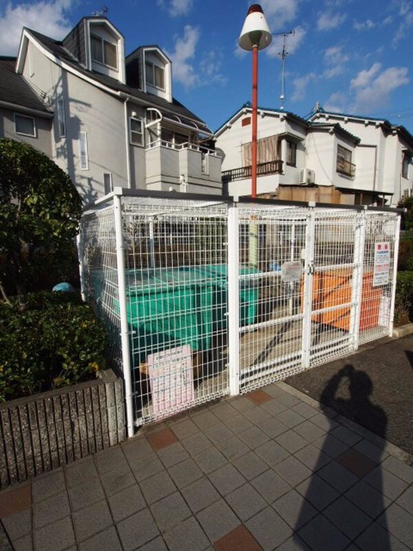 建物設備(敷地内ゴミ捨場)