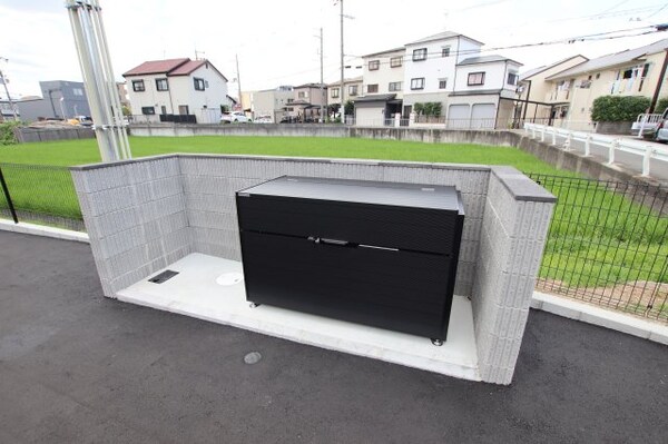 建物設備(敷地内ゴミ捨場)