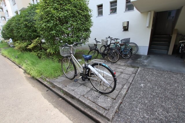 物件内観写真4　(駐輪場)