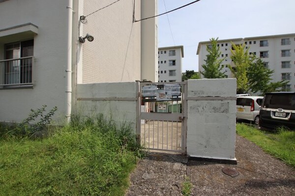 建物設備(敷地内ゴミ置き場)