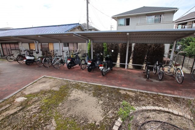 物件内観写真5　(駐輪場)