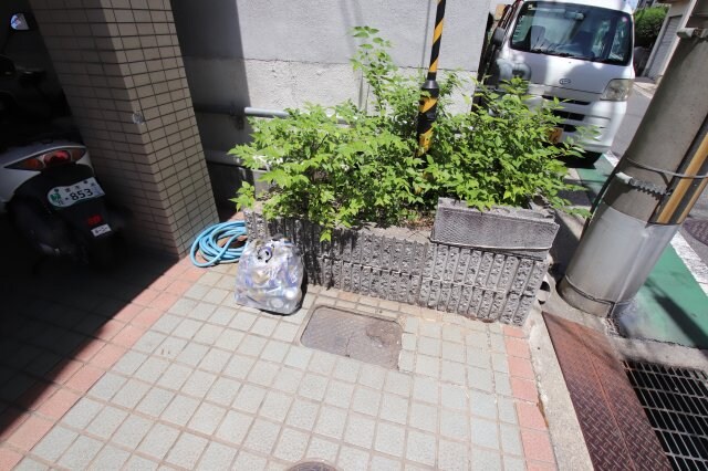 物件内観写真5　(敷地内ゴミ置き場)