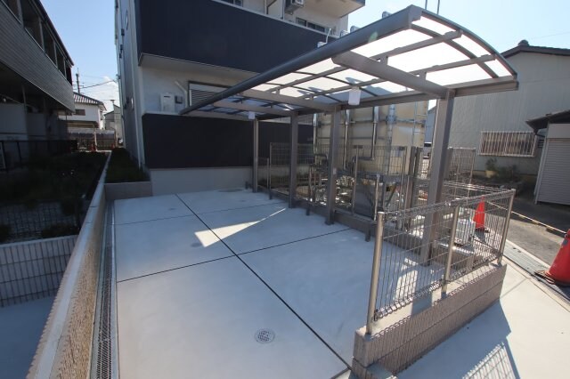 物件内観写真4　(駐輪場)