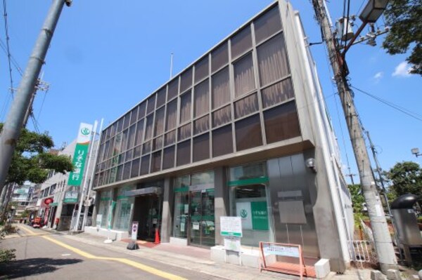 周辺環境(りそな銀行 河内千代田支店 1352m)