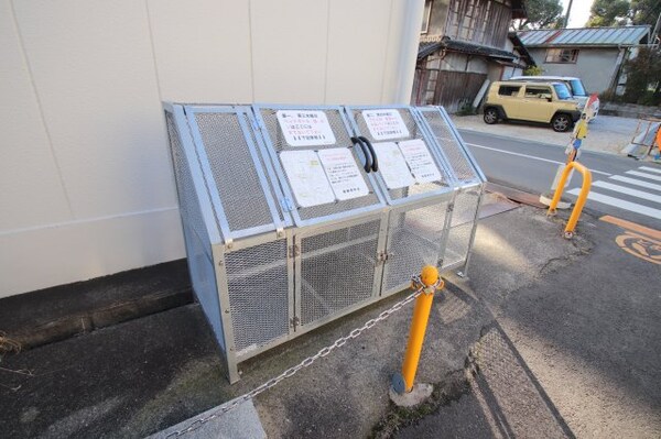 建物設備(敷地内ゴミ置き場)