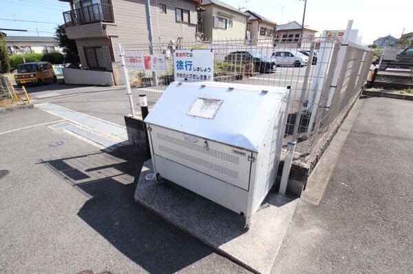 建物設備(敷地内ゴミ捨場)