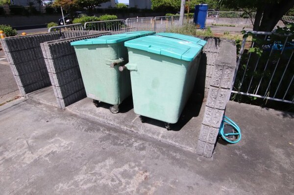 建物設備(敷地内ゴミ捨場)