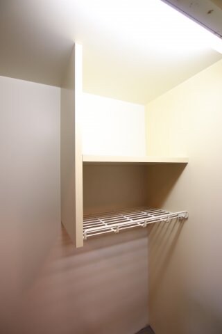 物件内観写真12　(吊戸棚)