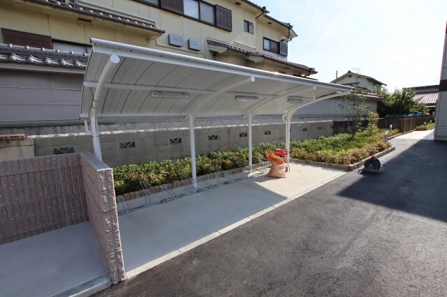 物件内観写真4　(駐輪場)