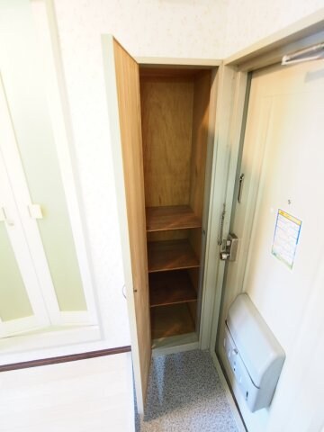 物件内観写真7　(下駄箱)