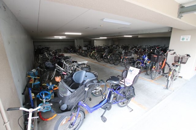 物件内観写真5　(駐輪場)
