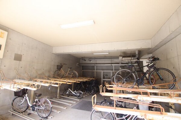 建物設備(駐輪場)