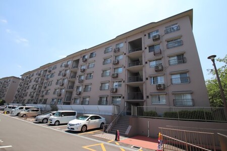 泉北赤坂台住宅2号棟外観写真