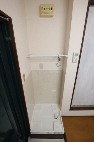 物件内観写真8　(室内洗濯機置場)