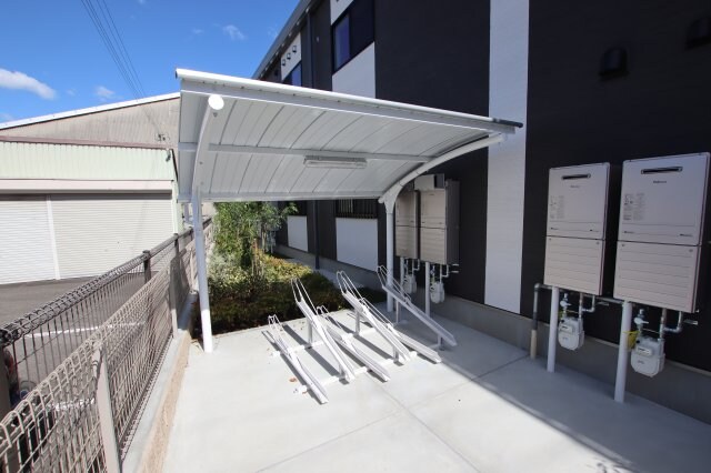 物件内観写真4　(駐輪場)