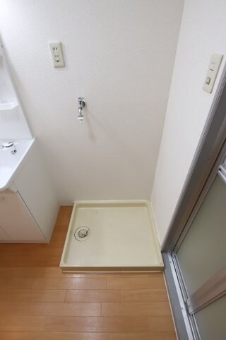 物件内観写真12　(室内洗濯機置場)