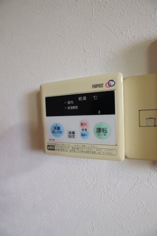 物件内観写真21　(給湯器リモコン)