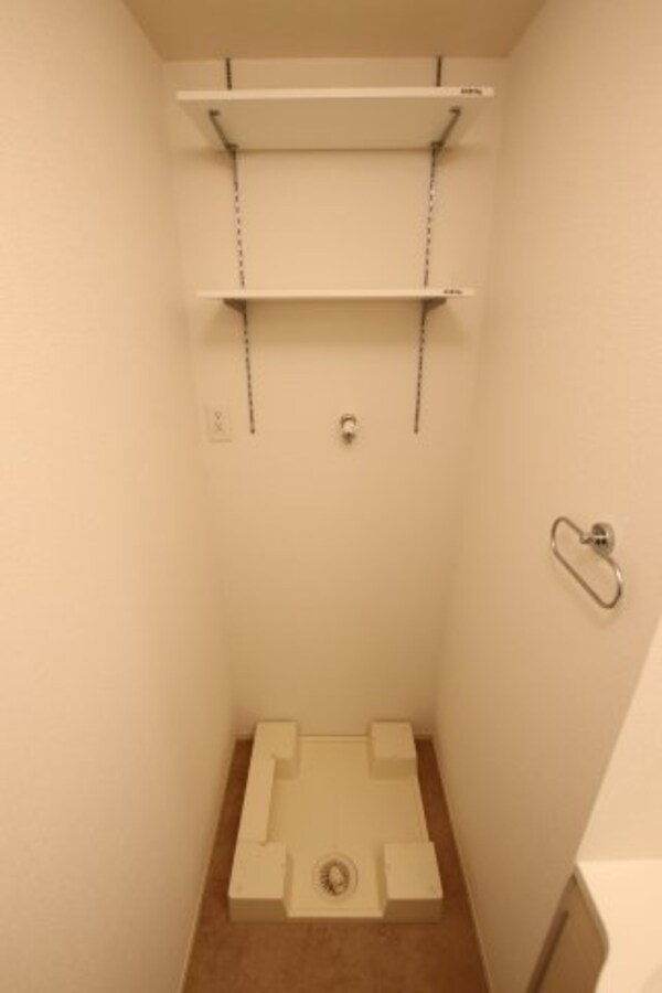 建物設備(室内洗濯機置き場)