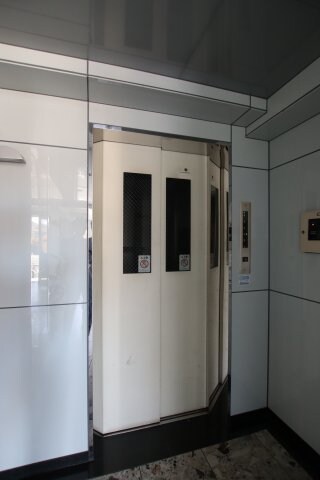 物件内観写真4　(エレベーター)