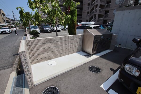 建物設備(敷地内ゴミ捨場)