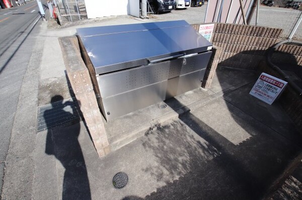 建物設備(敷地内ゴミ捨場)