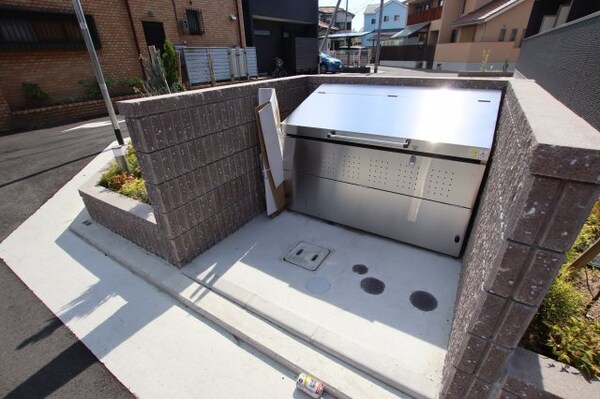 建物設備(敷地内ゴミ捨場)