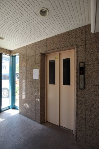 物件内観写真4　(エレベーター)