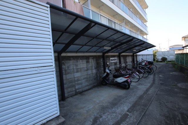 物件内観写真6　(駐輪場)