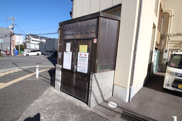 建物設備(敷地内ゴミ捨場)