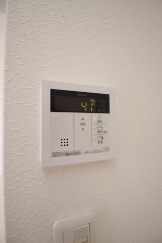 物件内観写真23　(給湯器)