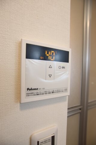 物件内観写真13　(給湯器)