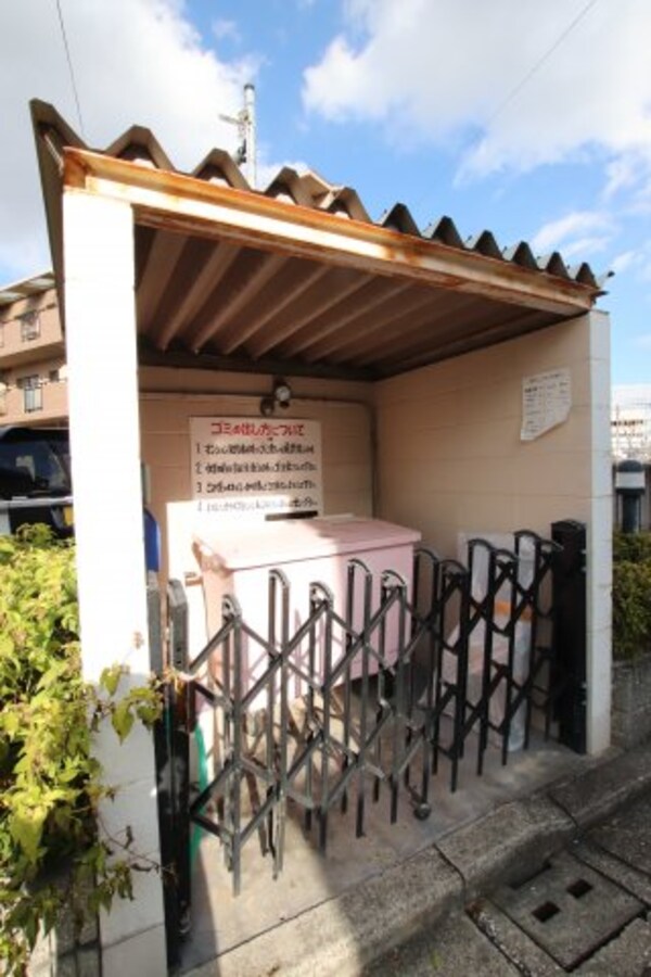 建物設備(敷地内ゴミ捨場)