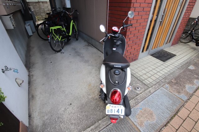 物件内観写真3　(駐輪場)