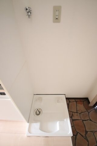 物件内観写真10　(室外洗濯機置場)