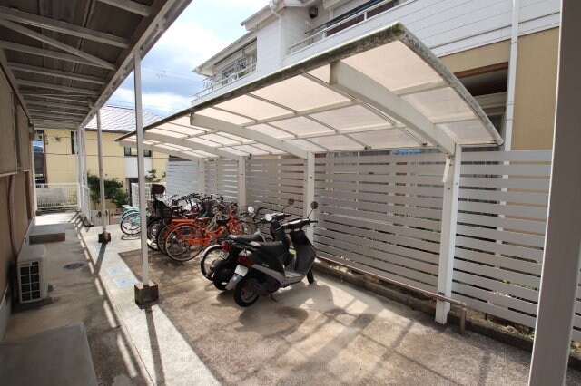 物件内観写真4　(駐輪場)