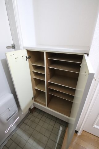 物件内観写真7　(下駄箱)
