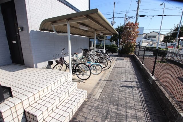 物件内観写真4　(駐輪場)