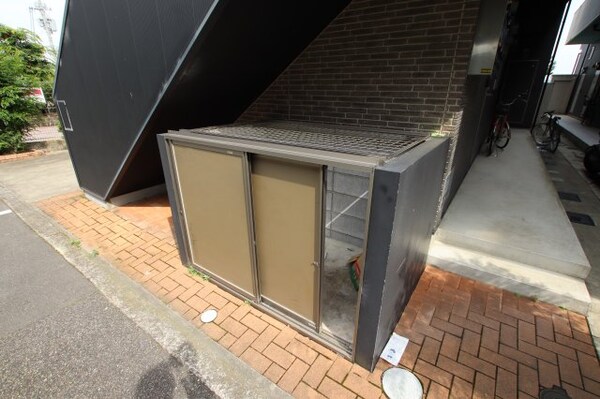 建物設備(敷地内ゴミ捨場)