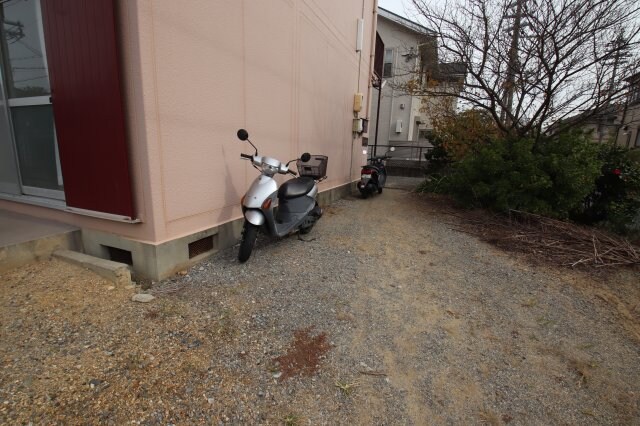 物件内観写真4　(駐輪場)