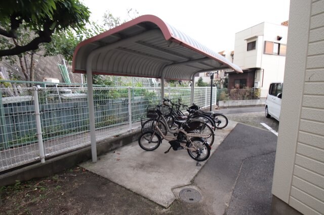 物件内観写真4　(駐輪場)