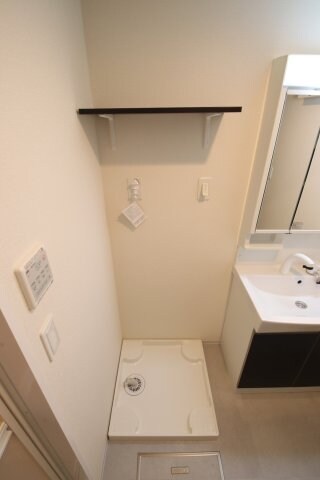 物件内観写真13　(室内洗濯機置場)