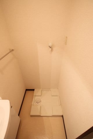 物件内観写真16　(室内洗濯機置場)