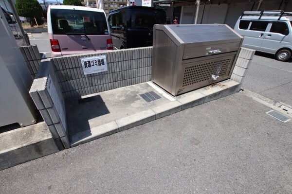 建物設備(敷地内ゴミ捨場)
