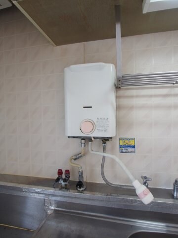 物件内観写真18　(湯沸し器)