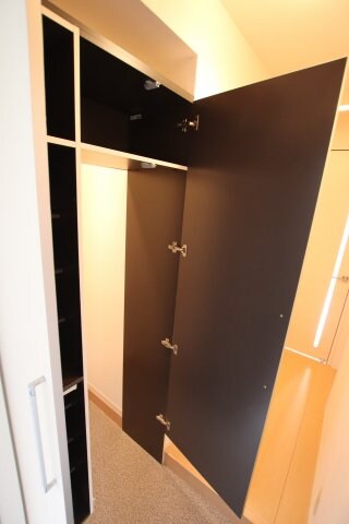 物件内観写真6　(シューズクローク)