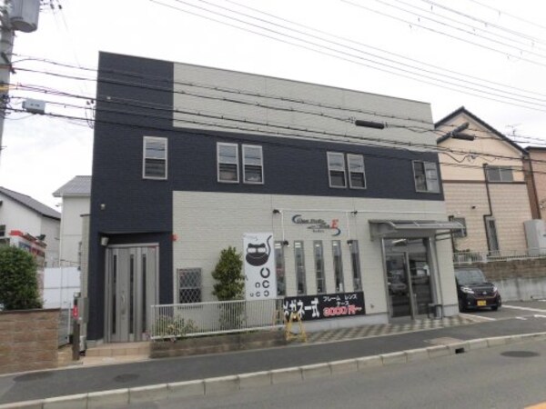 周辺環境(グラススタジオ　ウィズイー 573m)