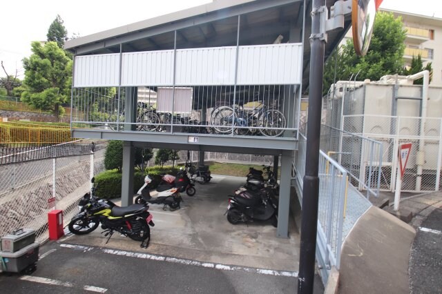 物件内観写真4　(駐輪場)